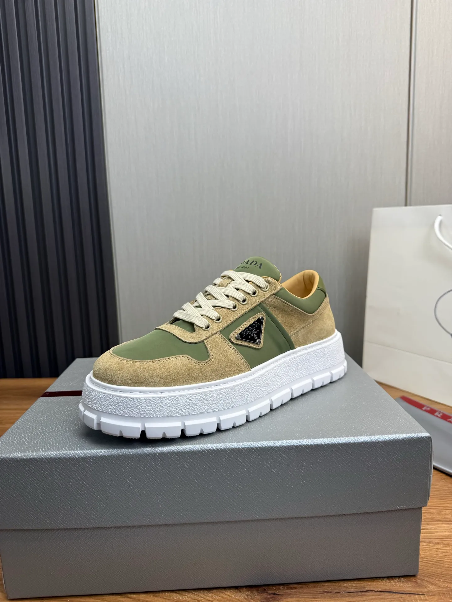 Men's shoes 💰620💰 [PRADA] Autumn and winter hot men's shoes are shipped 👏Official website synchronized ⬆️Original fly-woven cowhide fabric + cowhide lining, 1⃣️:1⃣️reproduction, original sole, 38-45 (45. Customized, non-refundable)